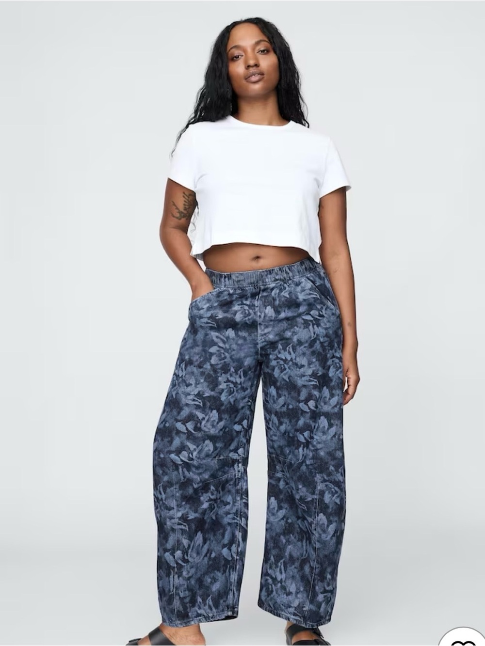 Gap Mid Rise UltraSoft Easy Horseshoe Jeans Navy Blue Floral LARGE (runs bigger)